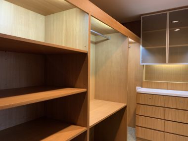 For sale at Wilshire Sukhumvit 22  4 Bedroom , 3 Bathroom + maid room + 2 parking 55,000,000 Baht Transfer fee50/50 Fully furnished