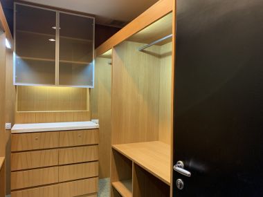 For sale at Wilshire Sukhumvit 22  4 Bedroom , 3 Bathroom + maid room + 2 parking 55,000,000 Baht Transfer fee50/50 Fully furnished