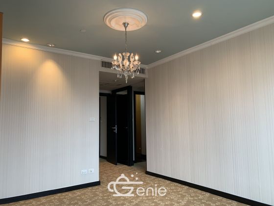 For sale at Wilshire Sukhumvit 22 4 Bedroom , 3 Bathroom + maid room + 2 parking 55,000,000 Baht Transfer fee50/50 Fully furnished