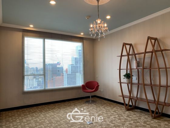 For sale at Wilshire Sukhumvit 22 4 Bedroom , 3 Bathroom + maid room + 2 parking 55,000,000 Baht Transfer fee50/50 Fully furnished