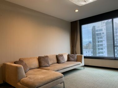 For sale at Wilshire Sukhumvit 22  4 Bedroom , 3 Bathroom + maid room + 2 parking 55,000,000 Baht Transfer fee50/50 Fully furnished