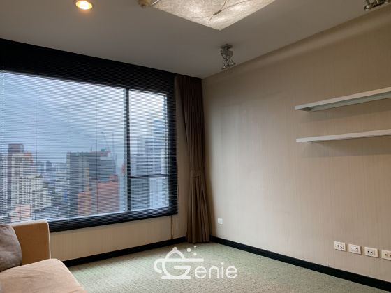 For sale at Wilshire Sukhumvit 22 4 Bedroom , 3 Bathroom + maid room + 2 parking 55,000,000 Baht Transfer fee50/50 Fully furnished