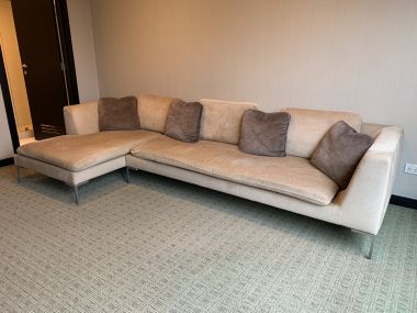 For sale at Wilshire Sukhumvit 22  4 Bedroom , 3 Bathroom + maid room + 2 parking 55,000,000 Baht Transfer fee50/50 Fully furnished