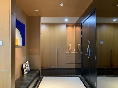 For sale at Wilshire Sukhumvit 22  4 Bedroom , 3 Bathroom + maid room + 2 parking 55,000,000 Baht Transfer fee50/50 Fully furnished