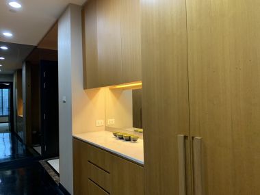 For sale at Wilshire Sukhumvit 22  4 Bedroom , 3 Bathroom + maid room + 2 parking 55,000,000 Baht Transfer fee50/50 Fully furnished