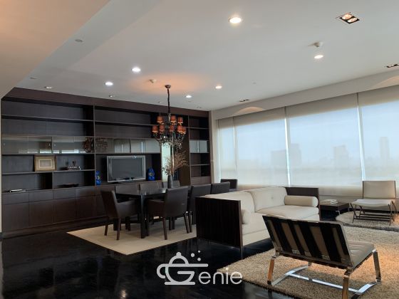 For sale at Wilshire Sukhumvit 22 4 Bedroom , 3 Bathroom + maid room + 2 parking 55,000,000 Baht Transfer fee50/50 Fully furnished