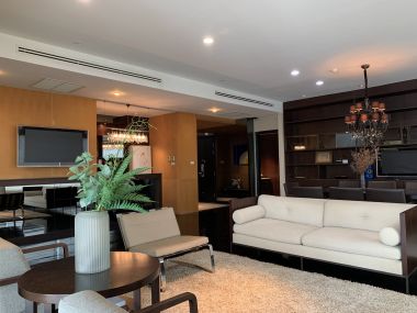 For sale at Wilshire Sukhumvit 22  4 Bedroom , 3 Bathroom + maid room + 2 parking 55,000,000 Baht Transfer fee50/50 Fully furnished