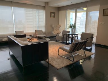 For sale at Wilshire Sukhumvit 22  4 Bedroom , 3 Bathroom + maid room + 2 parking 55,000,000 Baht Transfer fee50/50 Fully furnished