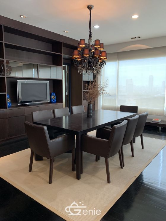 For sale at Wilshire Sukhumvit 22  4 Bedroom , 3 Bathroom + maid room + 2 parking 55,000,000 Baht Transfer fee50/50 Fully furnished