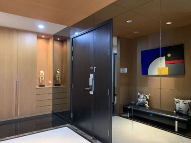 For sale at Wilshire Sukhumvit 22  4 Bedroom , 3 Bathroom + maid room + 2 parking 55,000,000 Baht Transfer fee50/50 Fully furnished