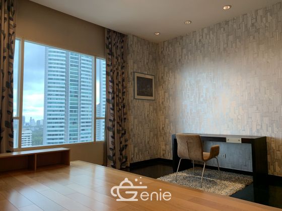For sale at Wilshire Sukhumvit 22 4 Bedroom , 3 Bathroom + maid room + 2 parking 55,000,000 Baht Transfer fee50/50 Fully furnished