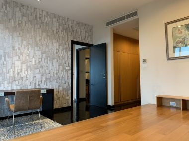 For sale at Wilshire Sukhumvit 22  4 Bedroom , 3 Bathroom + maid room + 2 parking 55,000,000 Baht Transfer fee50/50 Fully furnished