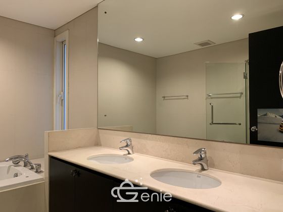 For sale at Wilshire Sukhumvit 22 4 Bedroom , 3 Bathroom + maid room + 2 parking 55,000,000 Baht Transfer fee50/50 Fully furnished