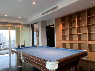 For sale at Wilshire Sukhumvit 22  4 Bedroom , 3 Bathroom + maid room + 2 parking 55,000,000 Baht Transfer fee50/50 Fully furnished