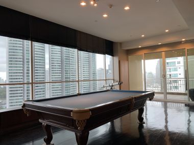For sale at Wilshire Sukhumvit 22  4 Bedroom , 3 Bathroom + maid room + 2 parking 55,000,000 Baht Transfer fee50/50 Fully furnished