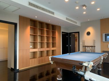 For sale at Wilshire Sukhumvit 22  4 Bedroom , 3 Bathroom + maid room + 2 parking 55,000,000 Baht Transfer fee50/50 Fully furnished