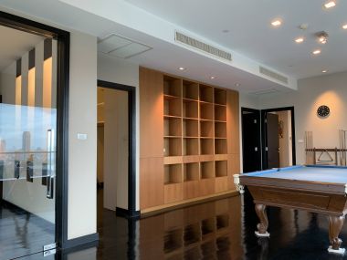 For sale at Wilshire Sukhumvit 22  4 Bedroom , 3 Bathroom + maid room + 2 parking 55,000,000 Baht Transfer fee50/50 Fully furnished