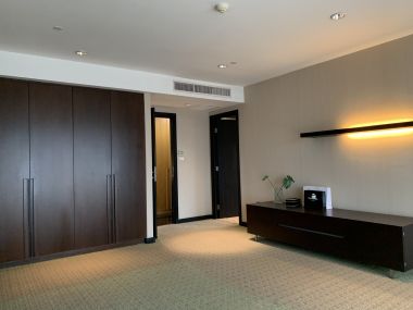 For sale at Wilshire Sukhumvit 22  4 Bedroom , 3 Bathroom + maid room + 2 parking 55,000,000 Baht Transfer fee50/50 Fully furnished