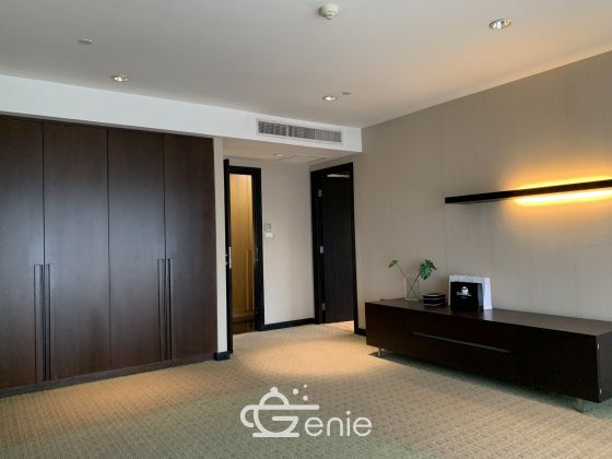 For sale at Wilshire Sukhumvit 22 4 Bedroom , 3 Bathroom + maid room + 2 parking 55,000,000 Baht Transfer fee50/50 Fully furnished