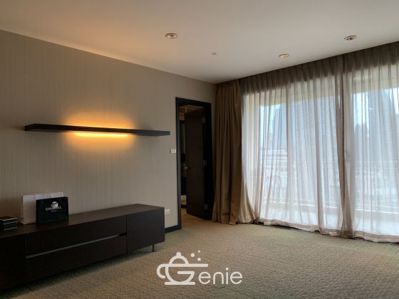 For sale at Wilshire Sukhumvit 22 4 Bedroom , 3 Bathroom + maid room + 2 parking 55,000,000 Baht Transfer fee50/50 Fully furnished