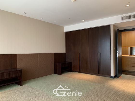 For sale at Wilshire Sukhumvit 22 4 Bedroom , 3 Bathroom + maid room + 2 parking 55,000,000 Baht Transfer fee50/50 Fully furnished