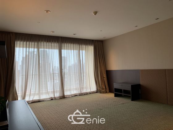 For sale at Wilshire Sukhumvit 22 4 Bedroom , 3 Bathroom + maid room + 2 parking 55,000,000 Baht Transfer fee50/50 Fully furnished