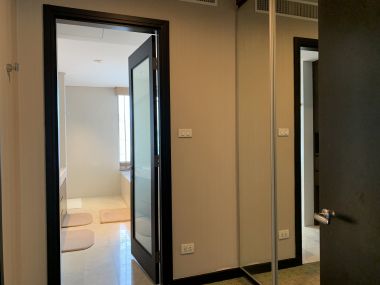 For sale at Wilshire Sukhumvit 22  4 Bedroom , 3 Bathroom + maid room + 2 parking 55,000,000 Baht Transfer fee50/50 Fully furnished