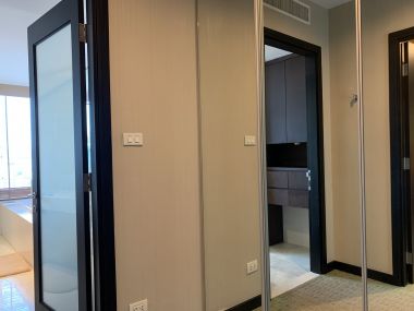 For sale at Wilshire Sukhumvit 22  4 Bedroom , 3 Bathroom + maid room + 2 parking 55,000,000 Baht Transfer fee50/50 Fully furnished