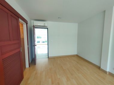 Homeoffcie near Impact, Muang Thong Thani 300 Sqm. 4-storey only 6.8 MB