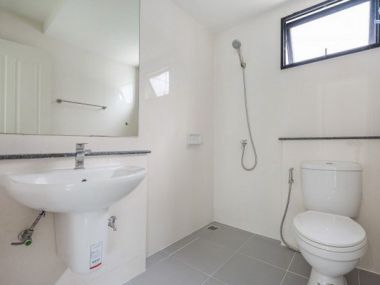 บ้านแฝด ม.โมดิวิลล่า ปิ่นเกล้า-วงแหวน บนทำเลเดินทางสะดวก เชื่อมต่อ ถ.กาญจนาภิเษก ใกล้ ทางด่วนศรีรัช และ เซ็นทรัลเวสต์เกต