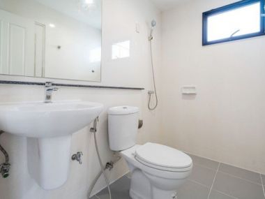 บ้านแฝด ม.โมดิวิลล่า ปิ่นเกล้า-วงแหวน บนทำเลเดินทางสะดวก เชื่อมต่อ ถ.กาญจนาภิเษก ใกล้ ทางด่วนศรีรัช และ เซ็นทรัลเวสต์เกต