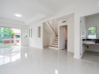 บ้านเดี่ยว ม.พฤกษ์ลดา1 บางใหญ่ ทำเลเดินทางสะดวก เชื่อมต่อถนนกาญจนาภิเษก ใกล้รถไฟฟ้าสายสีม่วง สถานีคลองบางไผ่ และ ทางด่วน กาญจนาภิเษก