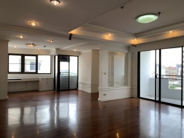 ขายคอนโด MODERN TOWN ขนาด 308 ตารางเมตร Type Duplex 3 นอน 5 น้ำ Walk in closet Build in.