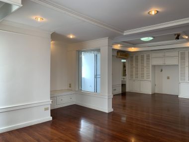 ขายคอนโด MODERN TOWN ขนาด 308 ตารางเมตร Type Duplex 3 นอน 5 น้ำ Walk in closet Build in.