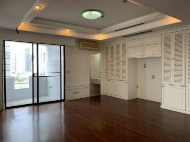 ขายคอนโด MODERN TOWN ขนาด 308 ตารางเมตร Type Duplex 3 นอน 5 น้ำ Walk in closet Build in.