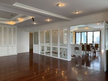 ขายคอนโด MODERN TOWN ขนาด 308 ตารางเมตร Type Duplex 3 นอน 5 น้ำ Walk in closet Build in.