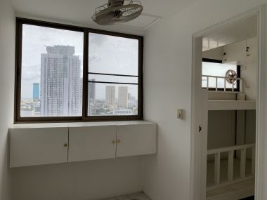 ขายคอนโด MODERN TOWN ขนาด 308 ตารางเมตร Type Duplex 3 นอน 5 น้ำ Walk in closet Build in.