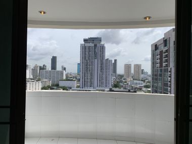 ขายคอนโด MODERN TOWN ขนาด 308 ตารางเมตร Type Duplex 3 นอน 5 น้ำ Walk in closet Build in.