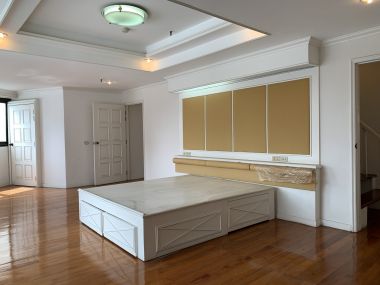 ขายคอนโด MODERN TOWN ขนาด 308 ตารางเมตร Type Duplex 3 นอน 5 น้ำ Walk in closet Build in.