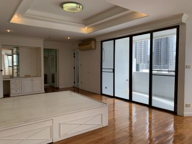 ขายคอนโด MODERN TOWN ขนาด 308 ตารางเมตร Type Duplex 3 นอน 5 น้ำ Walk in closet Build in.