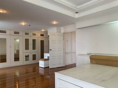 ขายคอนโด MODERN TOWN ขนาด 308 ตารางเมตร Type Duplex 3 นอน 5 น้ำ Walk in closet Build in.