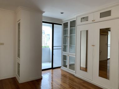 ขายคอนโด MODERN TOWN ขนาด 308 ตารางเมตร Type Duplex 3 นอน 5 น้ำ Walk in closet Build in.