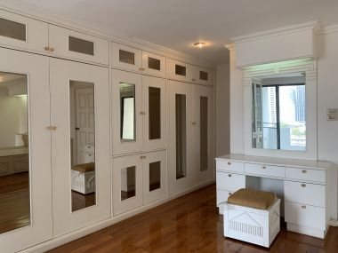 ขายคอนโด MODERN TOWN ขนาด 308 ตารางเมตร Type Duplex 3 นอน 5 น้ำ Walk in closet Build in.