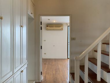 ขายคอนโด MODERN TOWN ขนาด 308 ตารางเมตร Type Duplex 3 นอน 5 น้ำ Walk in closet Build in.