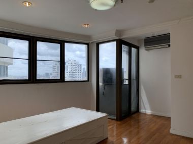 ขายคอนโด MODERN TOWN ขนาด 308 ตารางเมตร Type Duplex 3 นอน 5 น้ำ Walk in closet Build in.