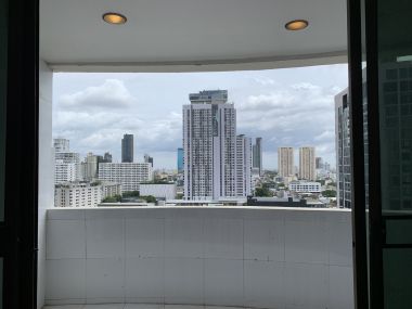 ขายคอนโด MODERN TOWN ขนาด 308 ตารางเมตร Type Duplex 3 นอน 5 น้ำ Walk in closet Build in.