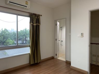 Townhouse For rent at Baanklangmuang The The Royal Monaco Monaco size 312 sqm. 3 Bedroom 4 Bathroom 25,000THB/month (can negotiate)