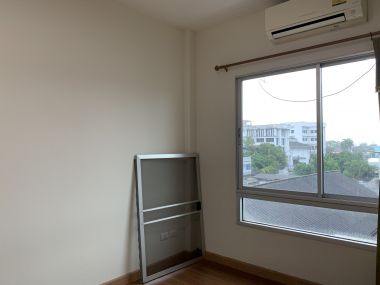 Townhouse For rent at Baanklangmuang The The Royal Monaco Monaco size 312 sqm. 3 Bedroom 4 Bathroom 25,000THB/month (can negotiate)