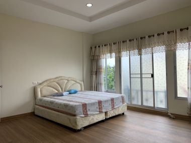 Townhouse For rent at Baanklangmuang The The Royal Monaco Monaco size 312 sqm. 3 Bedroom 4 Bathroom 25,000THB/month (can negotiate)