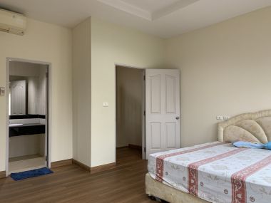 Townhouse For rent at Baanklangmuang The The Royal Monaco Monaco size 312 sqm. 3 Bedroom 4 Bathroom 25,000THB/month (can negotiate)